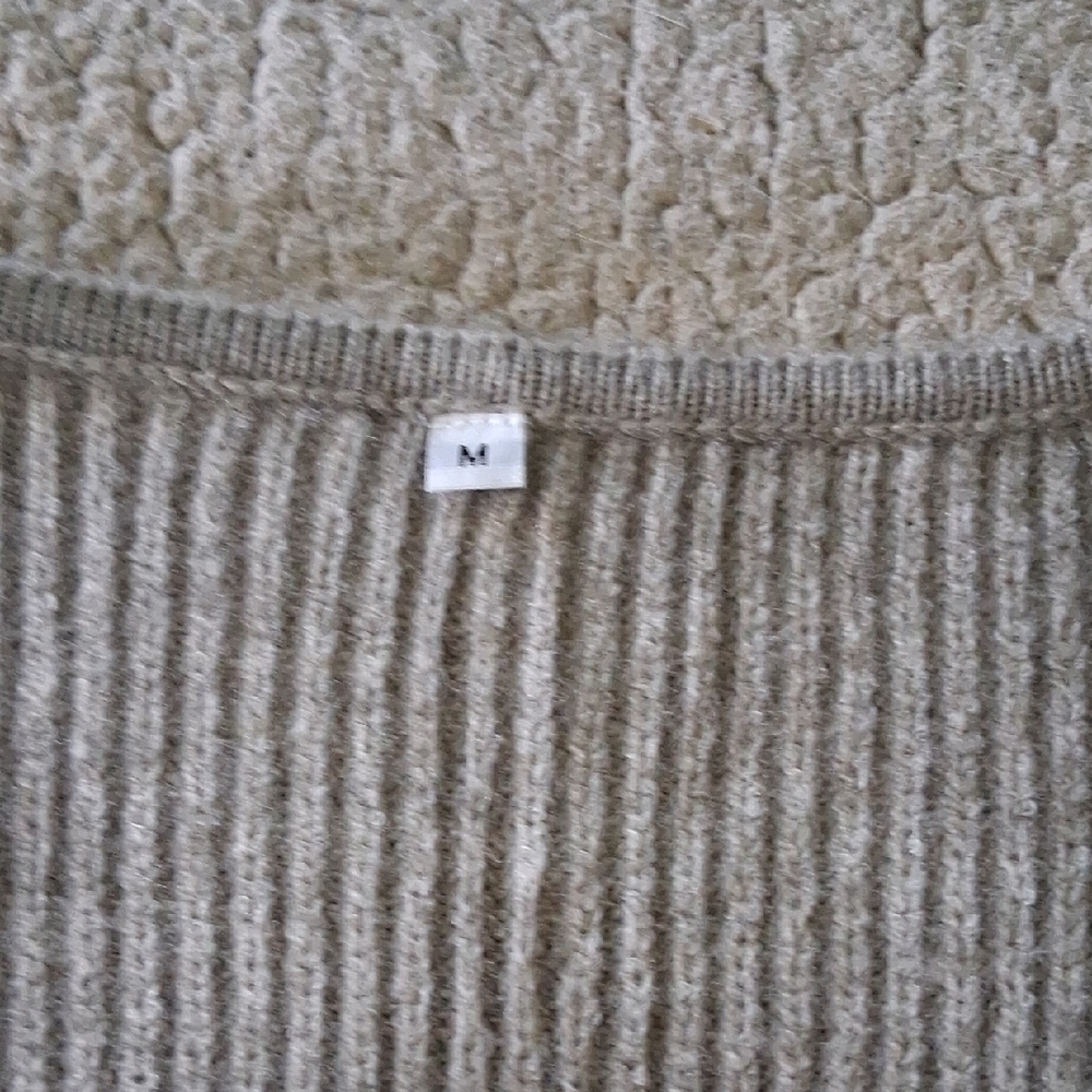 Elegant Gray V-Neck Sweater with Bow Details - Picture 2 of 6